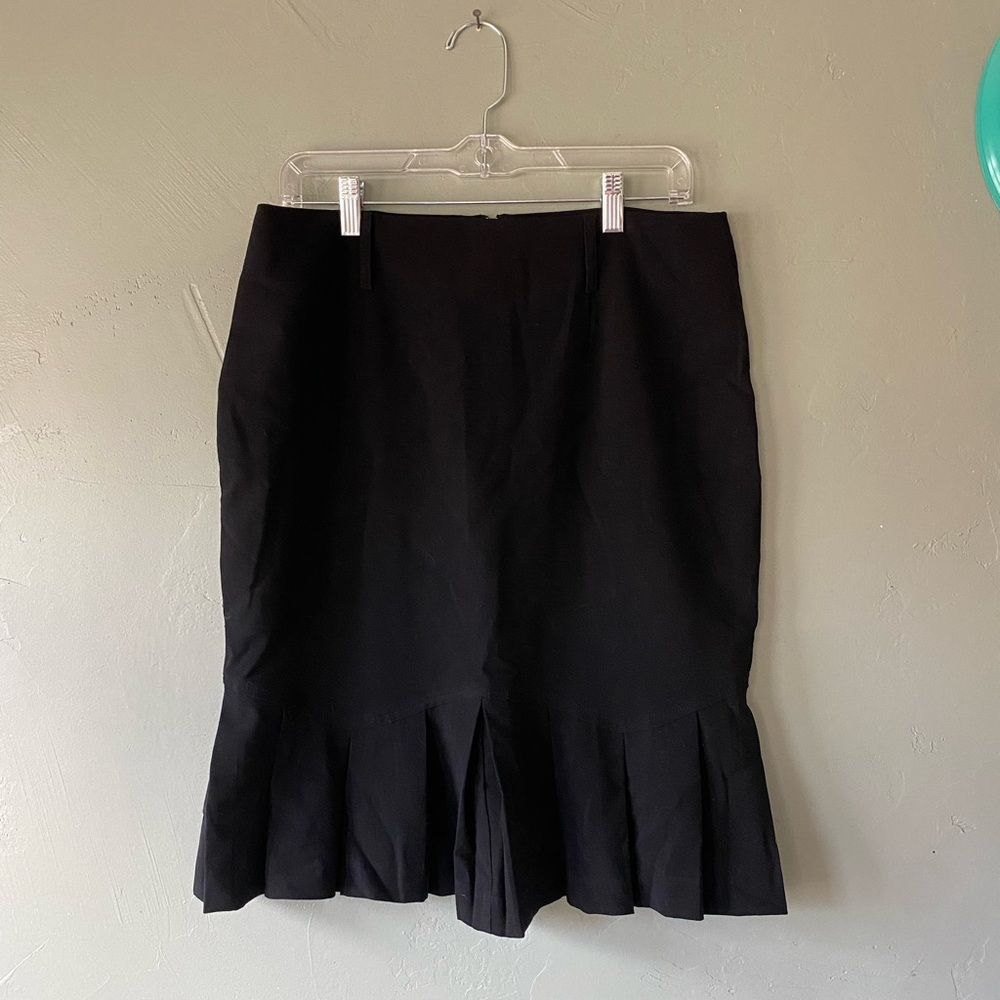 A. Byer Pencil skirt, with ruffle hem, black, Size 11